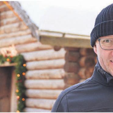 Zeigen, wo der Samichlaus wohnt - Chlaushüslivater Stefan Frey leitet die drei Tage im Chlaushüsli, wobei seine Helfer genau wissen, was zu tun ist. Das freut ihn und dass immer wieder junge Helfer dazukommen.