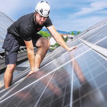 In der Schweiz einzigartig - Die ibw wartet mit einem neuen Angebot für Liegenschaftsbesitzer in Wohlen auf: Mit «clever4all» soll die Förderung der Solarenergie intensiviert werden. Bild: pd