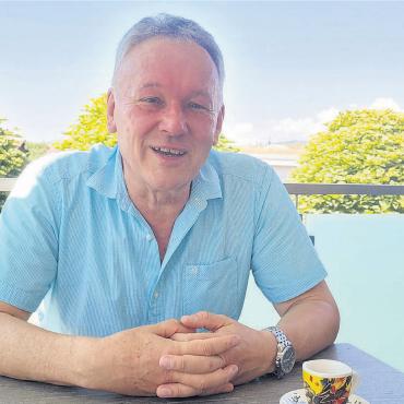 Einsatz für die Gerechtigkeit - Gerold Brunner geniesst es, mehr Zeit in seinem Haus in Villmergen und mit seiner Frau verbringen zu können. «Das Aufhören fällt mir nach all den intensiven Jahren leicht», sagt er. Bild: Chregi Hansen