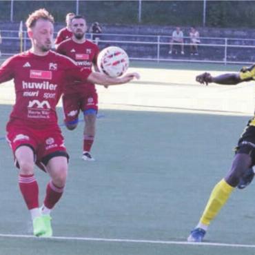 Zuversicht bleibt - Ernes Paden (links) und der FC Muri müssen gegen Sursee ihre Chancen wieder effizienter nutzen. Bild: Archiv/jl