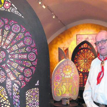 Ein Dorfbrauch mit langer Tradition - Herr der Iffelen: Hanstoni Gamma in der Ausstellung im Äbtekeller des Museums Kloster Muri. Bilder: Thomas Stöckli