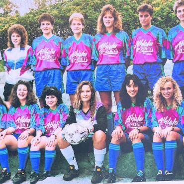 Einst das beste Team im Aargau - Saison 1993/1994, die damalige 1. Frauenmannschaft unter der Leitung von Freddy Bachlmayr. Reihe unten, von links die Dritte: Rita Zülle. Bilder: Britta Müller