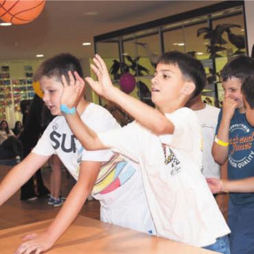 Festival für die ältere Dame - Jubiläum für die Kinder: Diverse Ballspiele gehörten zum Festprogramm.