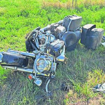 Zwei Schwerverletzte - Beide Motorräder wurden durch den Unfall stark beschädigt. Bilder: pz