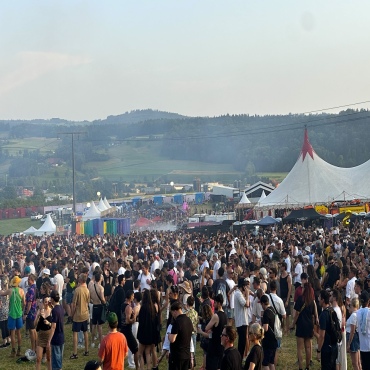 Wohlen: Friedliches Elektro-Fest - Rund 15 000 Menschen besuchten das Hive Air in Wohlen. Bild: spr