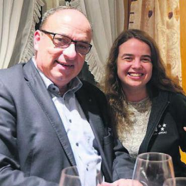 Mit dem Landammann per Du - Sie haben quasi den selben Arbeitgeber: Landammann Markus Dieth und die kaufmännische Praktikantin Christine Balmer.