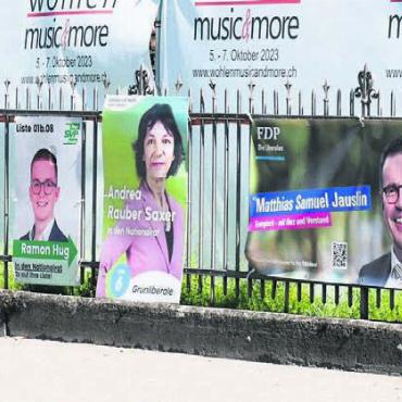 Plötzlich wollen alle nach Bern - Alles positive Botschaften: Am Strassenrand sind die Wahlplakate nicht zu übersehen. Bild: dm