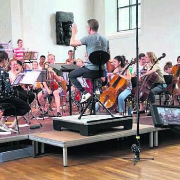 Mode, Trends und neue Töne - Das Jugend-Sinfonieorchester Aargau im Fokus: zum 20-Jahr-Jubiläum ganz besonders. Bild: zg