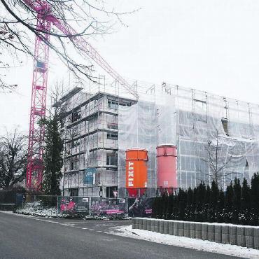 Ablehnen fast nicht möglich - In den letzten Wochen kam es beim Umbau und der Erweiterung des Schulhauses zu erneuten Verzögerungen. Aktuell geht man von davon aus, dass die Arbeiten bis im Mai abgeschlossen sind. Bild: Chregi Hansen