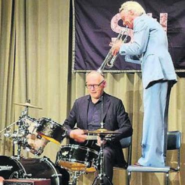 Poesie, Musik und Humor - Schertenlaib und Jegerlehner auf ihrer Abschiedstour. Bild: zg