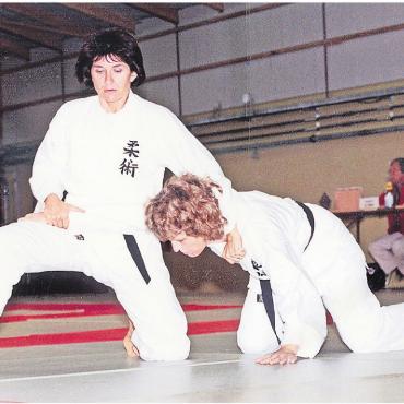 Der Weg der Orchidee - Gemeinsam mit ihrer kongenialen Partnerin Doris Knecht gewann Emch (links) Ende 80er- und Anfang 90er-Jahre neun Schweizer-Meister-Titel in «Kata» des Ju Jitsu. Bild: zg