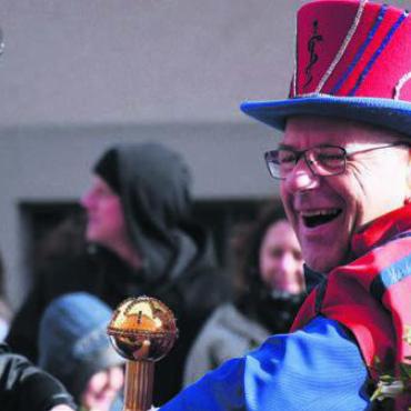 «Kurt de Retter» erfüllte sich grossen Wunsch - Ehrenkammerer Kurt «de Retter» Neeser hatte am Umzug riesigen Spass. Bild: dm