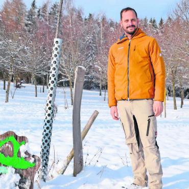 Ein Stück Natur verschenken - Ein Baum für seinen Göttibueb Yanick: Jules Frey hat mit dem elterlichen Klosterhof auch den Lebensbaum-Park in Buttwil übernommen. Bild: Thomas Stöckli