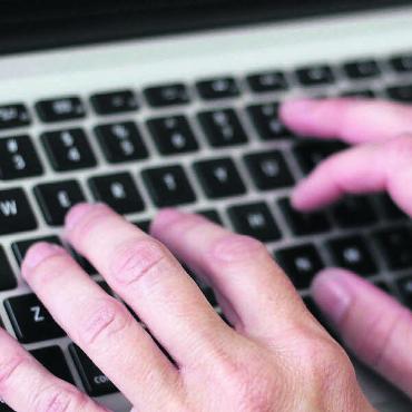 Missbrauchs-Dateien gehortet - Tausende kinderpornografische Dateien hat der Beschuldigte auf Mobiltelefon, Notebook und PC gespeichert. Bild: pixabay