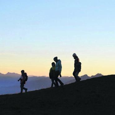 Für zwei unvergessliche Wochen - Die Natur auf der Rigi bietet viele spektakuläre Momente, wie hier bei einem Abendspaziergang. Bild: zg