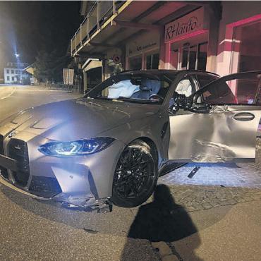 Ursache noch unklar - Der BMW M3 nach dem Selbstunfall. Bild: pz