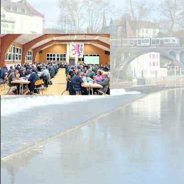 «Jassen unter Freunden» - Der grosszügige einstmalige Radballturniersaal bietet eine einzigartig stimmige Atmosphäre auch für den alljährlichen Jass-Event. Bild: zg