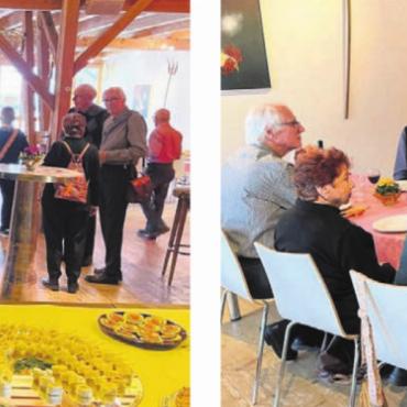 Traditionen pflegen - So lässt es sich geniessen: Erst gab es einen feinen Apéro (links), dann eine kurze Ansprache durch den Präsidenten und schliesslich den Fondueplausch (rechts). Bilder: zg