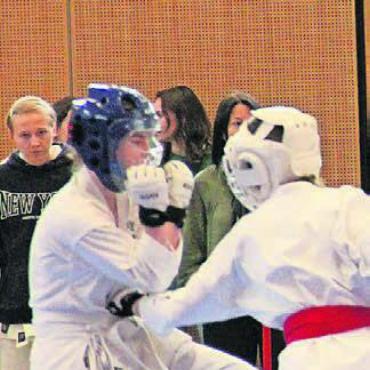 Felber verteidigt den Titel - Auch bei den jüngeren Karatekas gings ganz schön zur Sache.
