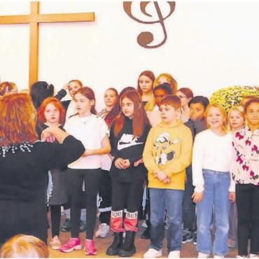 Längst zur Tradition geworden - Der Kinderchor des Schulhauses Mühlematten ist auch dieses Jahr wieder dabei und wird den Anlass mit seinen Liedern eröffnen. Bild: Archiv