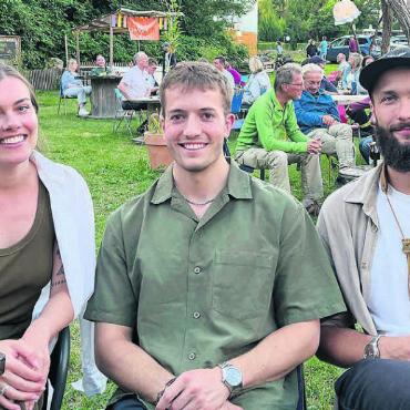 Hägglingen – New York – Wohlen - Pianist Hermes Luc, flankiert von seiner US-Freundin Emily und seinem ehemaligen Studienkollegen Maurice Storrer, vor dem Konzert in Wohlen. Bild: Walter Minder