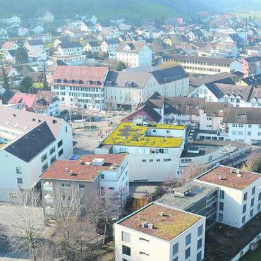 Einbiegen auf Zielgerade - Villmergen hat in den letzten Jahren ein enormes Wachstum erlebt. Die neue Bau- und Nutzungsplanung soll die weitere Entwicklung festlegen und in geordnete Bahnen lenken. Bilder: Chregi Hansen / Archiv