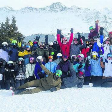 Besser als Mathe und Franz - Stimmung bestens: Aus dem Lager in der Lenzerheide kam gestern dieses Bild. Bild: zg