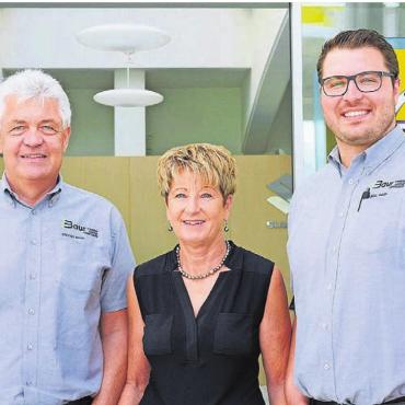 Sympathischer Rundum-Dienstleister - Start in den Generationenwechsel: Stefan und Silvia Baur übergeben Bild: zg
