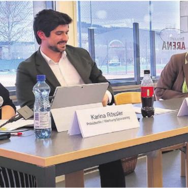 Vorfreude auf die neuen Plätze - Die Traktanden für einmal im Rekordtempo abgehandelt: Der Vorstand mit (von links) Karina Rössler, Nathan Eugster, Maja Meier, Daniel Heinrich und Maria Küng bekam vonseiten der Mitglieder viel Lob für das grosse Engagement und freute sich entsprechend. Bilder: Chregi Hansen