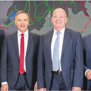 Attiger übernimmt von Egli - Das Bild des Regierungsrats 2026 wurde in der Netzleitstelle am Hauptsitz der nationalen Netzgesellschaft Swissgrid in Aarau aufgenommen. Bild: Kovats Optik AG, Baden