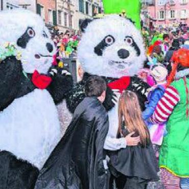 Fantastisches Städtli - Dazu gehörten auch zwei spendable und umarmungsfreudige Pandas.