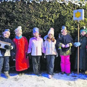Mit Stolz unterwegs - Die Zahl der Kinder, die sich am Brauch beteiligen, wird immer kleiner. Diejenigen, die unterwegs waren, hatten ganz viel Freude. Bild: zg
