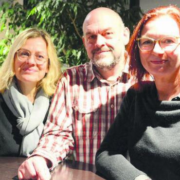 Vor allem die SVP strahlte - Alle drei Vertreter der Grünen haben die Wiederwahl geschafft und wollen auch in Zukunft für die grünen Anliegen kämpfen (von links): Franziska Matter, Patrick Schmid und Pia Sieroka. Bild: chh