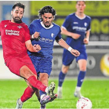 Weiterhin auf Talfahrt - Massi Ghulam (rechts) und der FC Wohlen U23 verlieren erneut. Bild: Archiv/awa