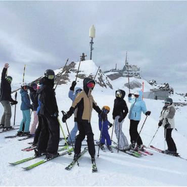 Grüsse aus dem Schnee - Auf dem Rothorn kurz für ein Erinnerungsfoto posieren, bevor es talwärts geht.