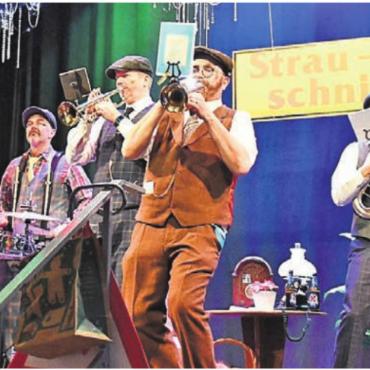 Feierlicher Einstieg in die Fasnacht - Peaky Bräss aus Villmergen sorgt für mitreissende Stimmung und wird am Strauschnitt tüchtig einheizen. Bilder: Archiv/mo