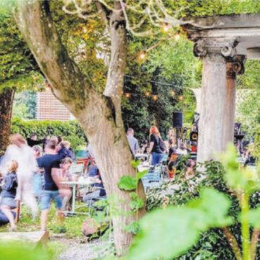 Spiel und Musik - Den Sommerabend draussen geniessen. Bild: zg