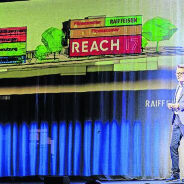 Von Magie und echten Visionen - Herzensangelegenheit: Erich Füglistaler, Vorsitzender der Bankleitung, stellte das Projekt «Reach 17» persönlich vor, ein neu geschaffener Treffpunkt in Wohlen für Kultur, Kulinarik, Arbeiten, Freizeit und Sport.