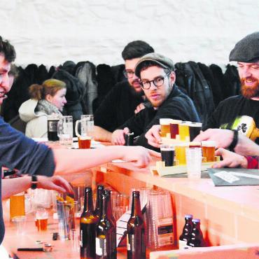 Neues Zuhause gefunden - Die früheren Degustationen der Bünzwasser-Brauerei (hier 2019 im Schlössli) zogen immer viel Publikum an. Jetzt gibt es endlich eine Neuauflage. Bild: Archiv