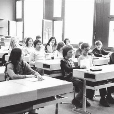 Modernes Prunkstück - Lehrer Stefan Wille und seine Klasse fühlten sich bereits bei den ersten Unterrichtsstunden wohl im neuen Schulhaus Junkholz.