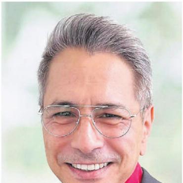 «Ohne Kaffee läuft nichts» - Walter Cassina ist gern mit seinem Hund Chayim unterwegs. Bild: zg