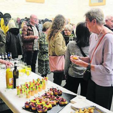 Jedes Glas sieht anders aus - Das feine Apérobuffet stiess auch diesmal wieder auf grosse Nachfrage.