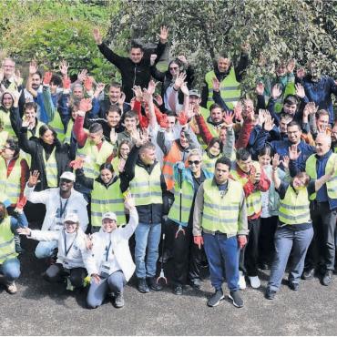Die Helden der Reinigung - Gleich geht es los: Die Personen der Integra in Wohlen starteten voller Vorfreude in die Clean-up-Day-Aktion. Bild: Daniel Marti