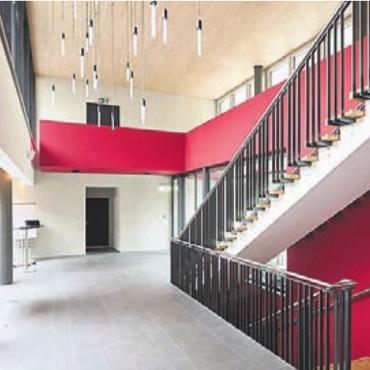 Bericht des Bauherrn - Als öffentlicher Raum neugestaltetes Foyer.