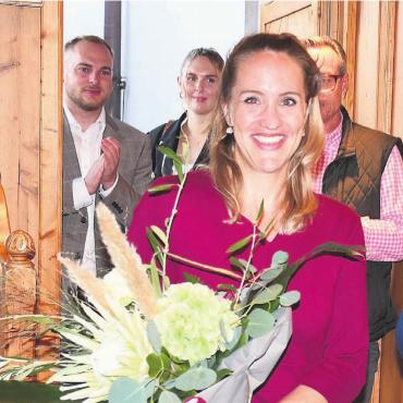 Die Frauen strahlten - Gefeierte Frau bei der SVP: Stefanie Köpfli aus Arni ist neue Grossrätin. Bilder: dm/rwi