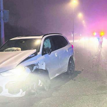 Frontalkollision mit grossem Sachschaden - Frontalkollision: An einem BMW und einem Seat entstand erheblicher Sachschaden. Bild: pz