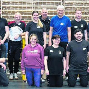 Eine Halle voller Lachen - Handball Wohlen, HC Mutschellen und TV Muri Handball: die Helfer auf einem Bild.