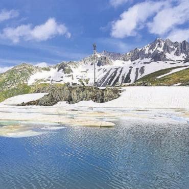 Winter geht auch im Sommer - Vom Wallis ins Tessin. Der Nufenen-Pass auf 2439 Metern über Meer mit leicht winterlichen Schneegrüssen. Rolf René Veil aus Bettwil machte Mitte Juli einen Ausflug in der Schweiz. «Die Reise ging über Bettwil, Gotthard, Nufenen, Furka, Göschenen zurück nach Bettwil», schreibt er.