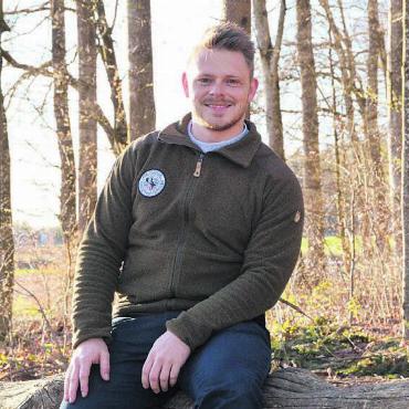 Leben von und mit der Natur - Markus Lusser bietet Kurse in der Natur und Wildnis an. «Oft sind die Teilnehmenden von dieser Erfahrung überwältigt.» Bild: Celeste Blanc
