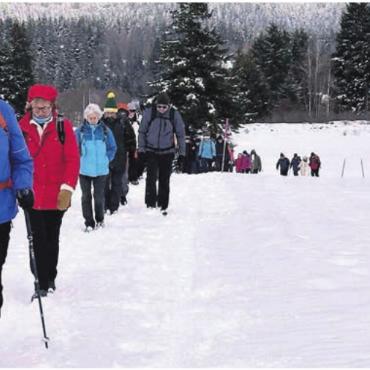 Unterschiedliche Touren - Die erste Wanderung des Jahres führte durch das Hochmoor von Rothenthurm, welches sich zu diesem Zeitpunkt noch schneebedeckt präsentierte. Bild: zg